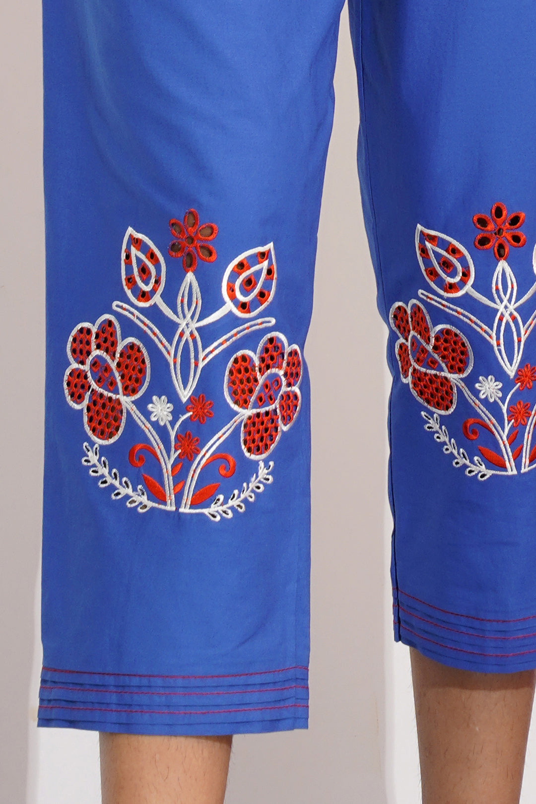 Daisy Embroidered pant