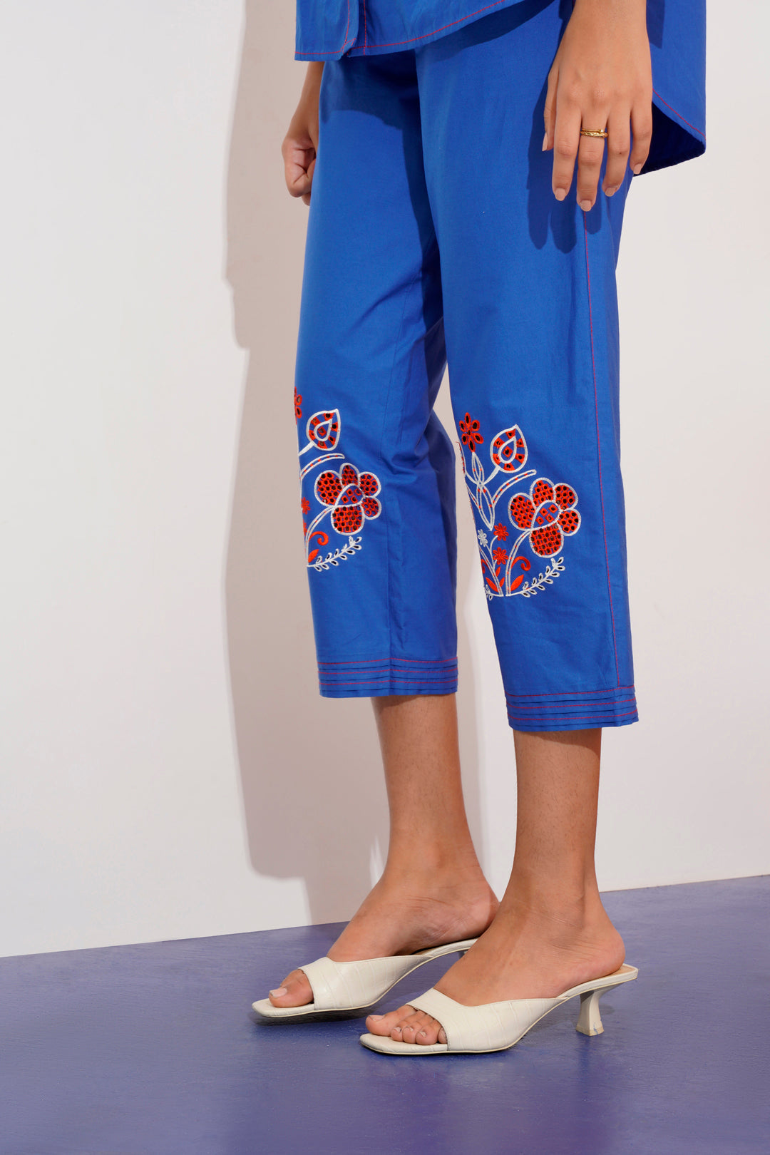 Daisy Embroidered pant