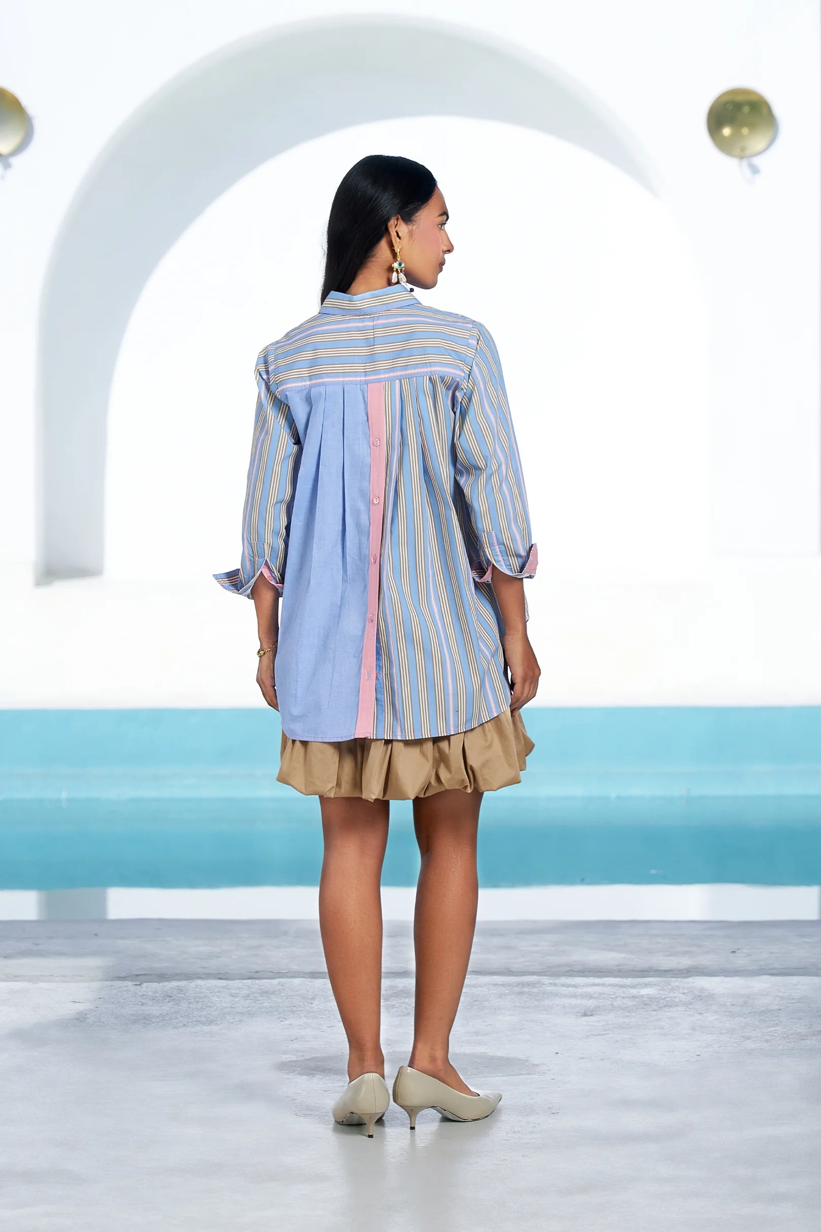 Winnie_Shirt_loose_2.webp