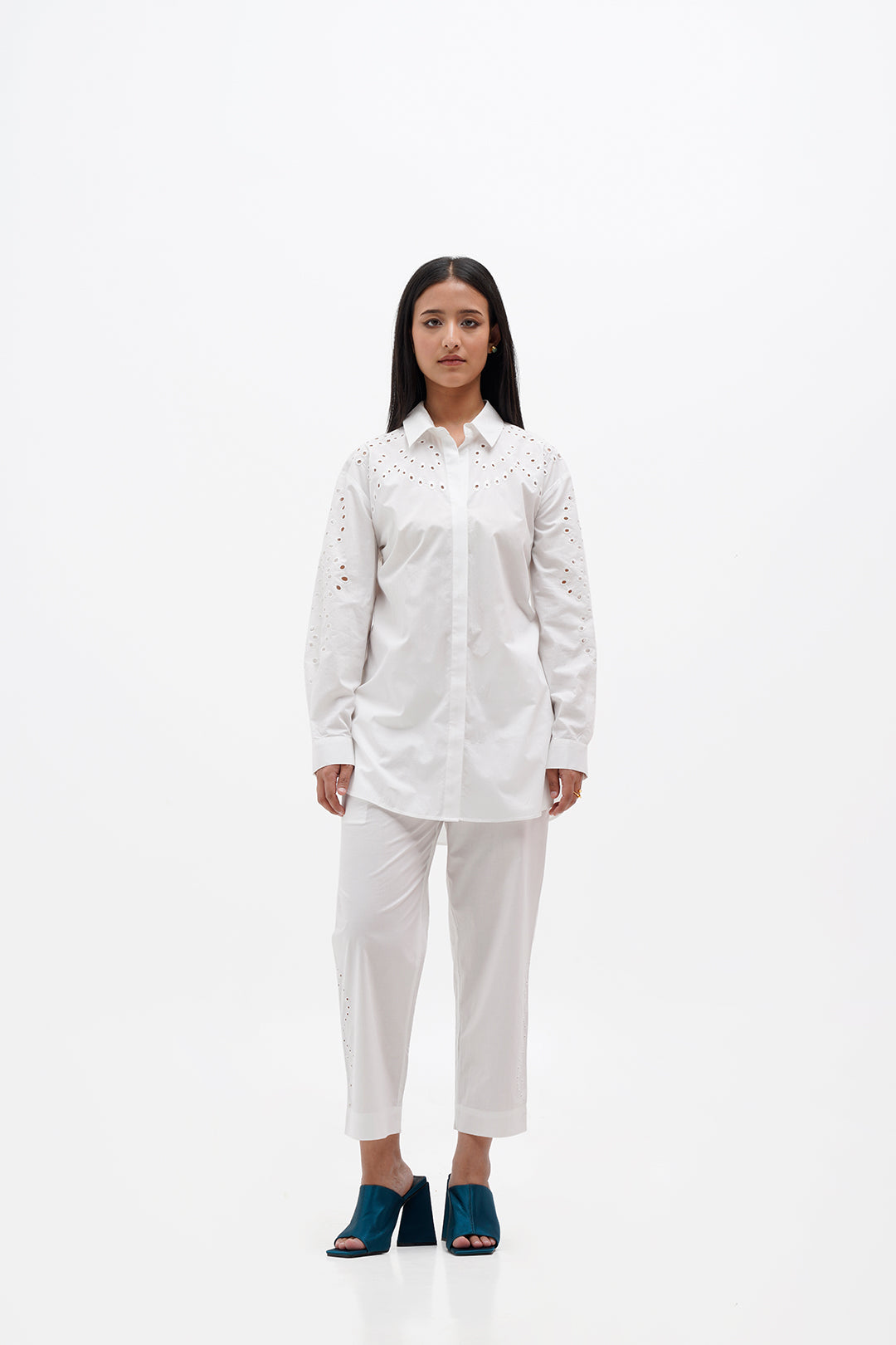 whitecutworkfrontshirtpant_6ad49d6a-9bc8-4e89-b260-673720845ae5.jpg